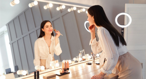 Make-up leggero e duraturo: Tutorial e consigli per un look naturale e impeccabile tutto il giorno